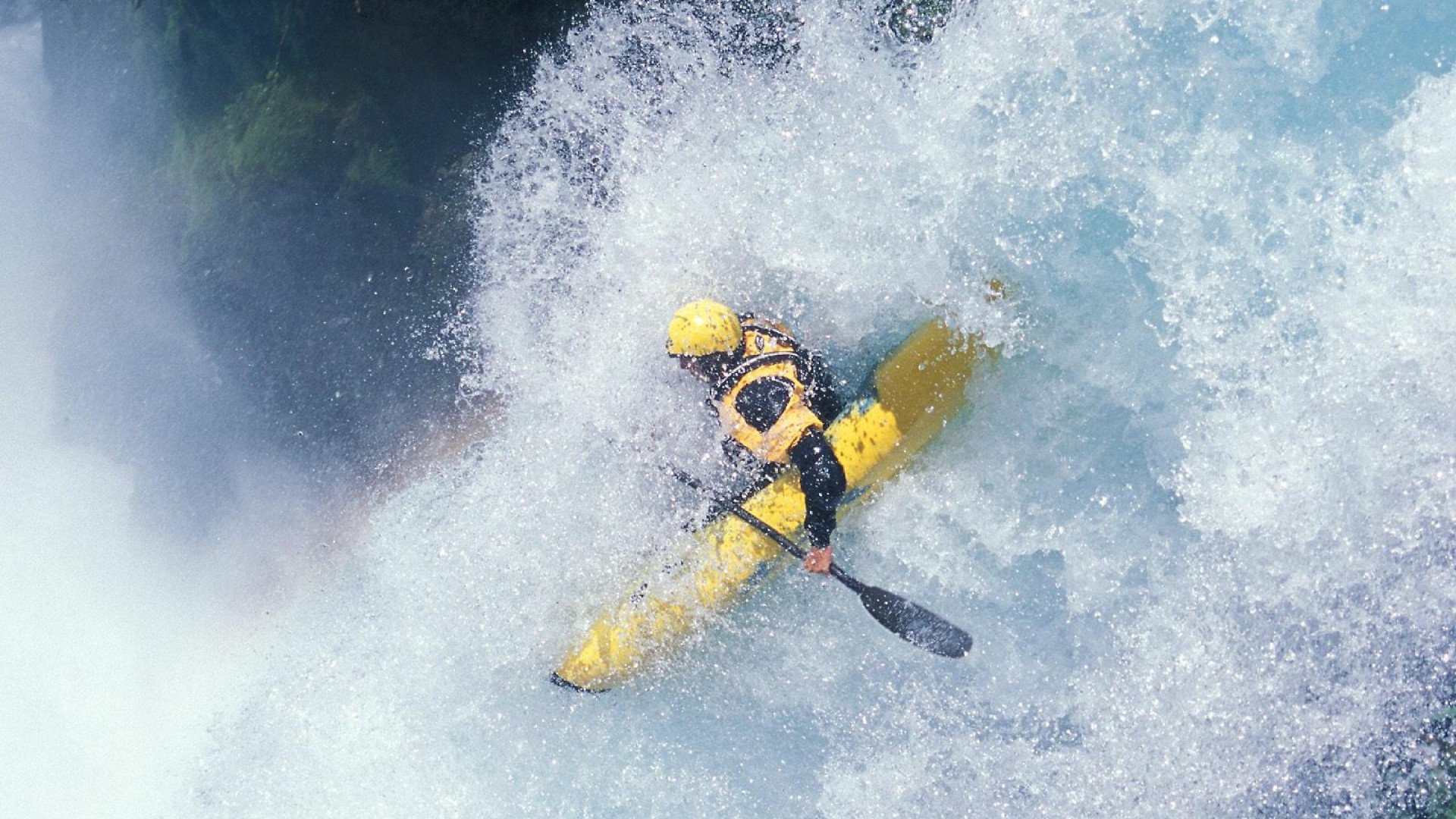 “尼古拉斯·桑特基的进攻组织与防守配合,推动美洲狮队向前迈进”